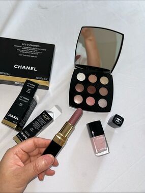 Limited edition) Chanel eyeshadow/lipstick/nail